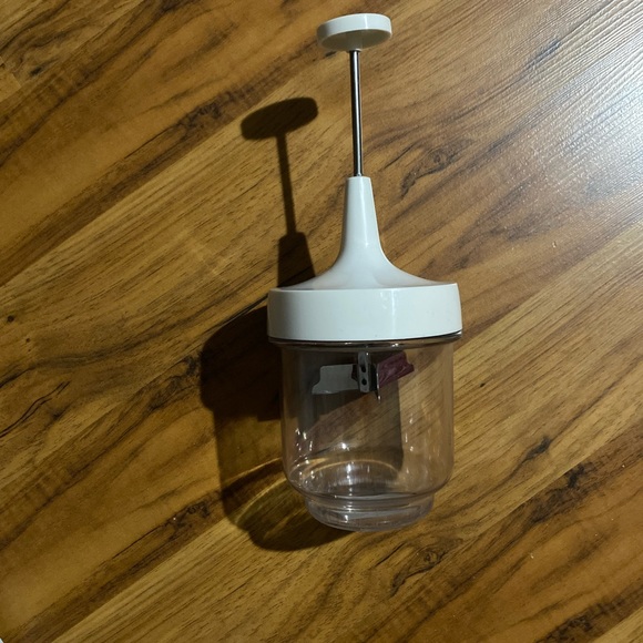 Vintage Manual Food Chopper With Stainless Steel Blades - Picture 7 of 13